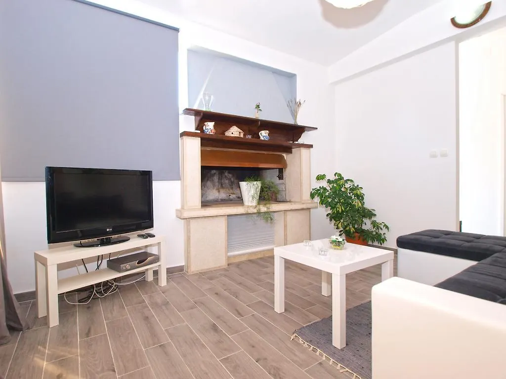 Apartments Mario 1401 Fazana