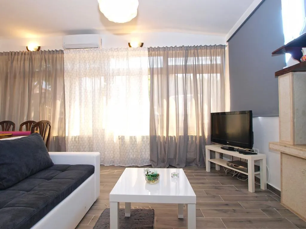 Apartments Mario 1401 Fazana Croatia