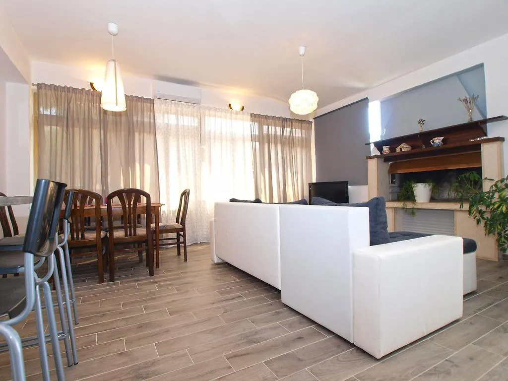 Apartments Mario 1401 Fazana