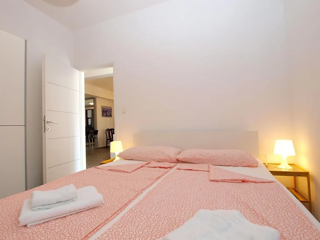 Apartments Mario 1401 Fazana