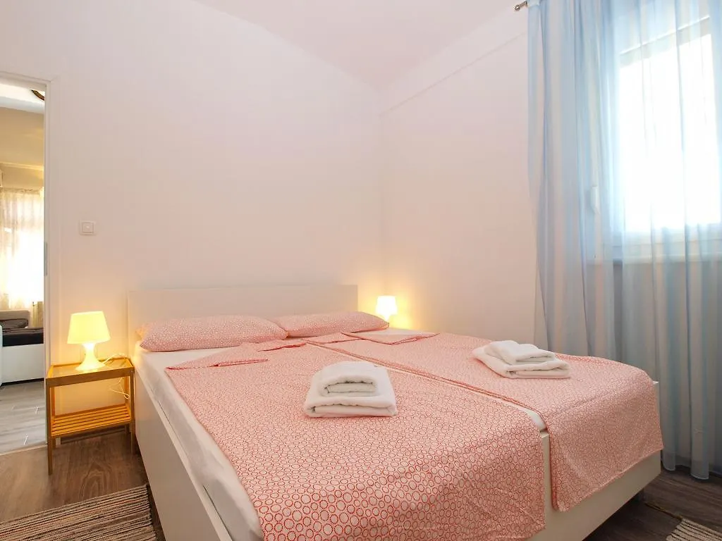 Apartments Mario 1401 Fazana