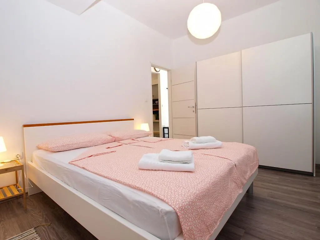 Apartments Mario 1401 Fazana
